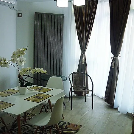 Apartment Sunny By Alz