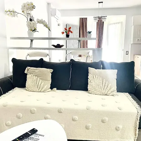 Sunny By Alz Apartmán Năvodari