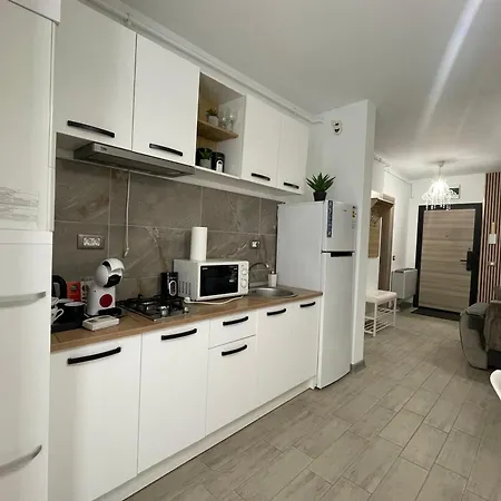 Apartment Sunny By Alz Navodari