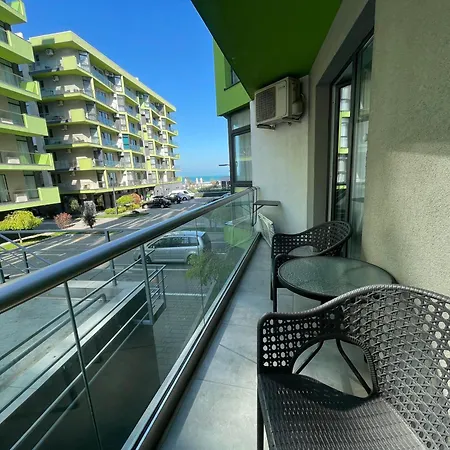 Sunny By Alz Apartment