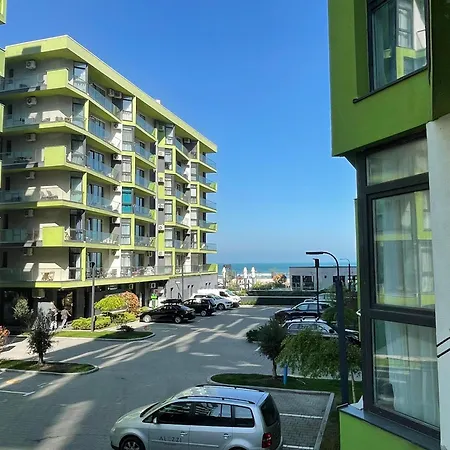 Apartment Sunny By Alz