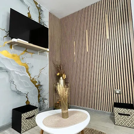 Apartment Sunny By Alz