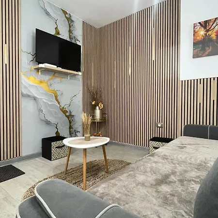 Apartment Sunny By Alz
