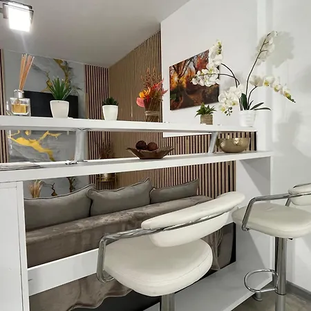 Apartment Sunny By Alz Navodari