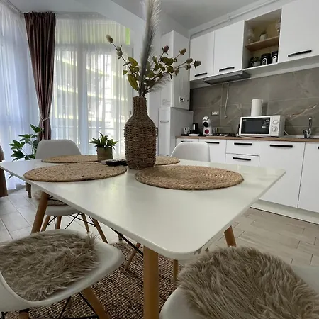 Apartment Sunny By Alz Navodari